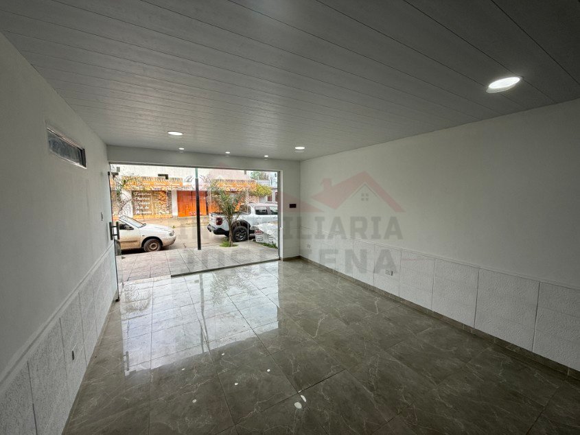 Local Comercial. A una cuadra del Centro de la Ciudad! - Calle Tomas Guido e/ Soloeta y Saavedra.